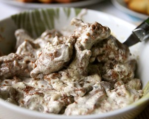 อาหารรัสเซีย Chanterelle mushrooms in sour-cream
